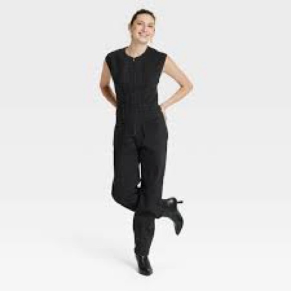 Adorable structured sleeveless jumpsuit